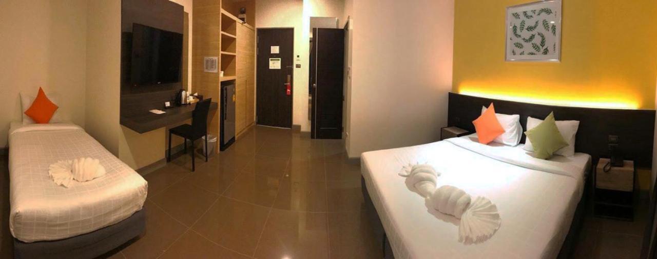 Clover Hotel Hatyai Hat Yai Exteriör bild