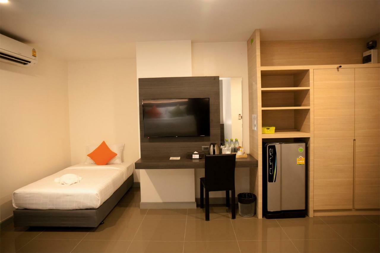 Clover Hotel Hatyai Hat Yai Exteriör bild